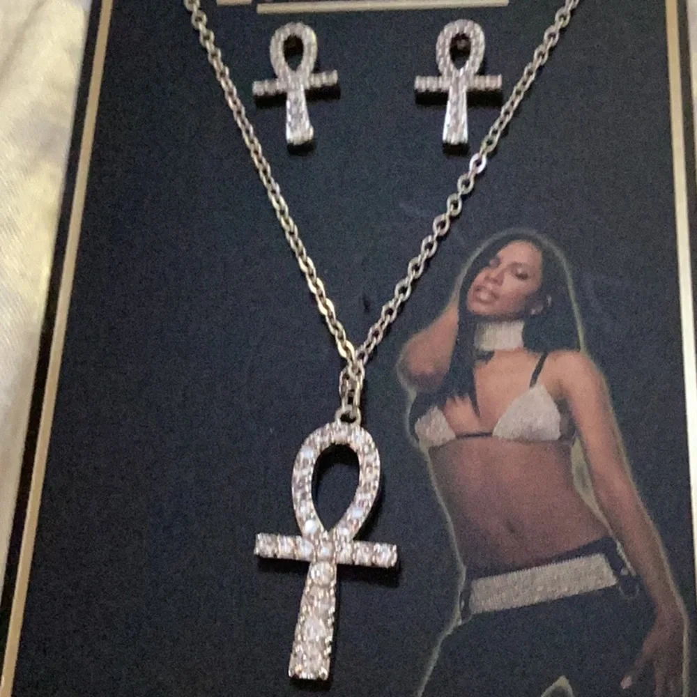 🦋NWT Gorgeous Cubic Zirconia Necklace/ Earring Set Makes Perfect Gift 🦋 - Picture 6 of 9